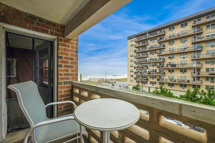 Come live in the City by the Sea in Long Beach.