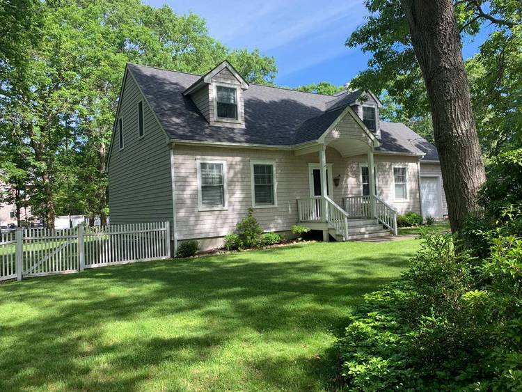 Stunning East Hampton Home!