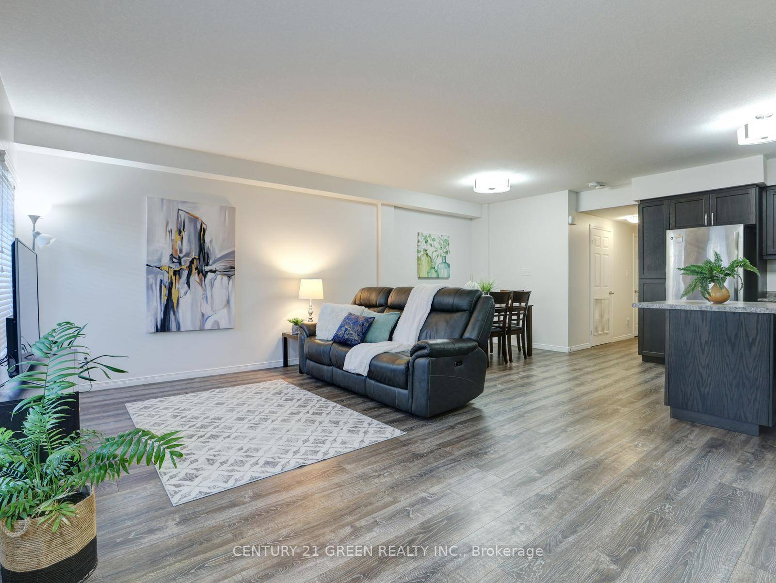 Welcome to this gorgeous stacked townhouse condo offering the perfect blend of comfort, convenience, and modern design !