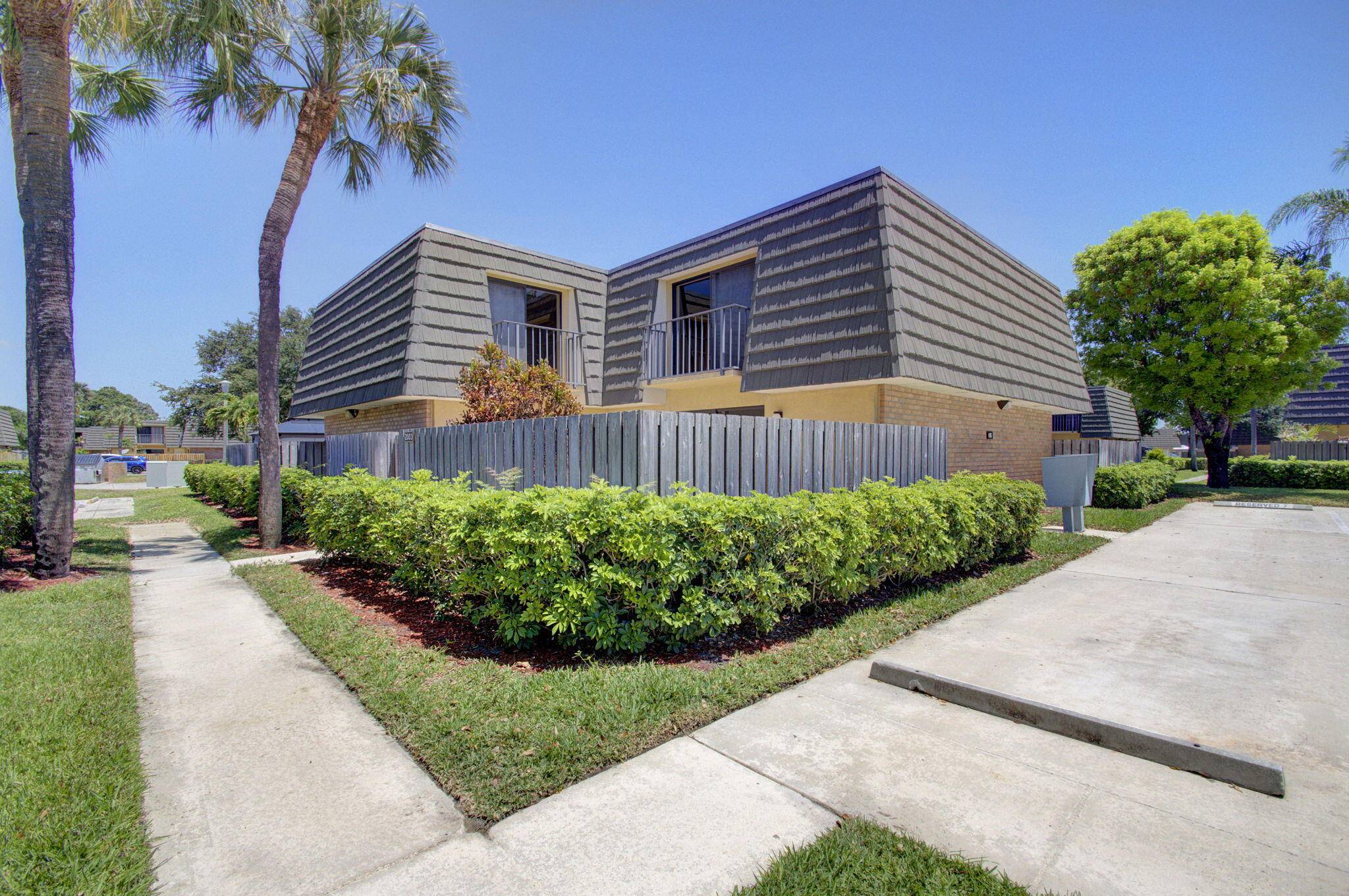 Seller is offering a 5, 000 credit towards buyers closing costs Welcome to this beautifully renovated 2 bedroom 2 1 2 bath townhouse in the well managed and maintained community, ...