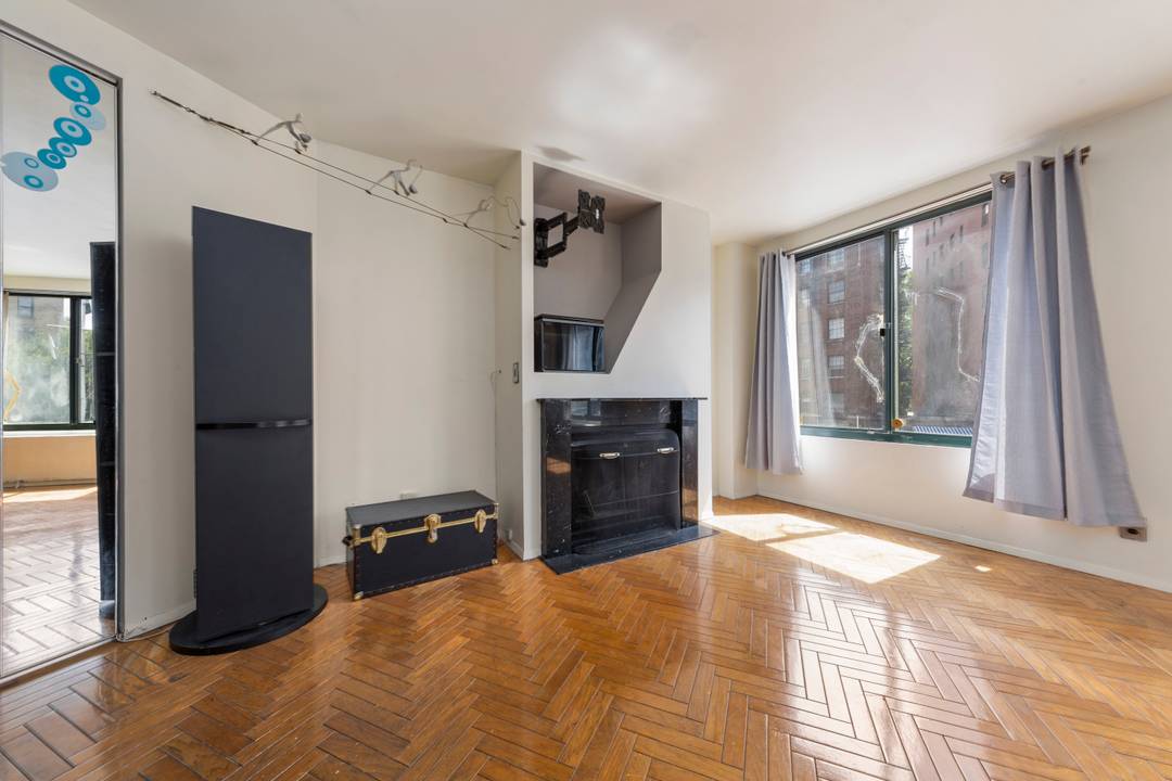 Blank Canvas on a Billion Dollar Block Welcome to 22 Perry Street, Apartment 2B a rare chance to own a piece of West Village history and make it entirely your ...