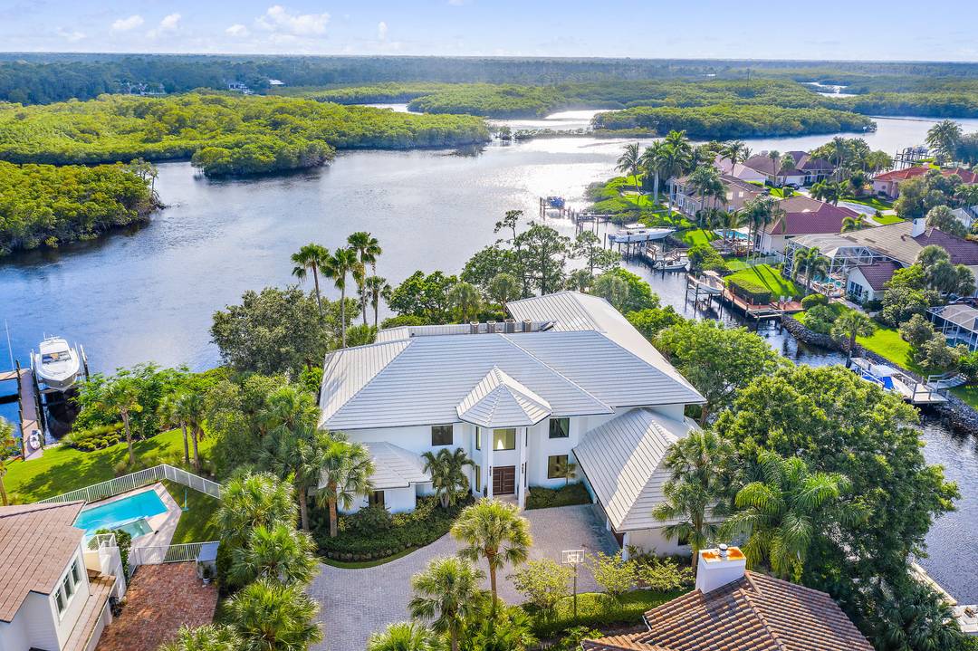 Fantastic Waterfront Home !