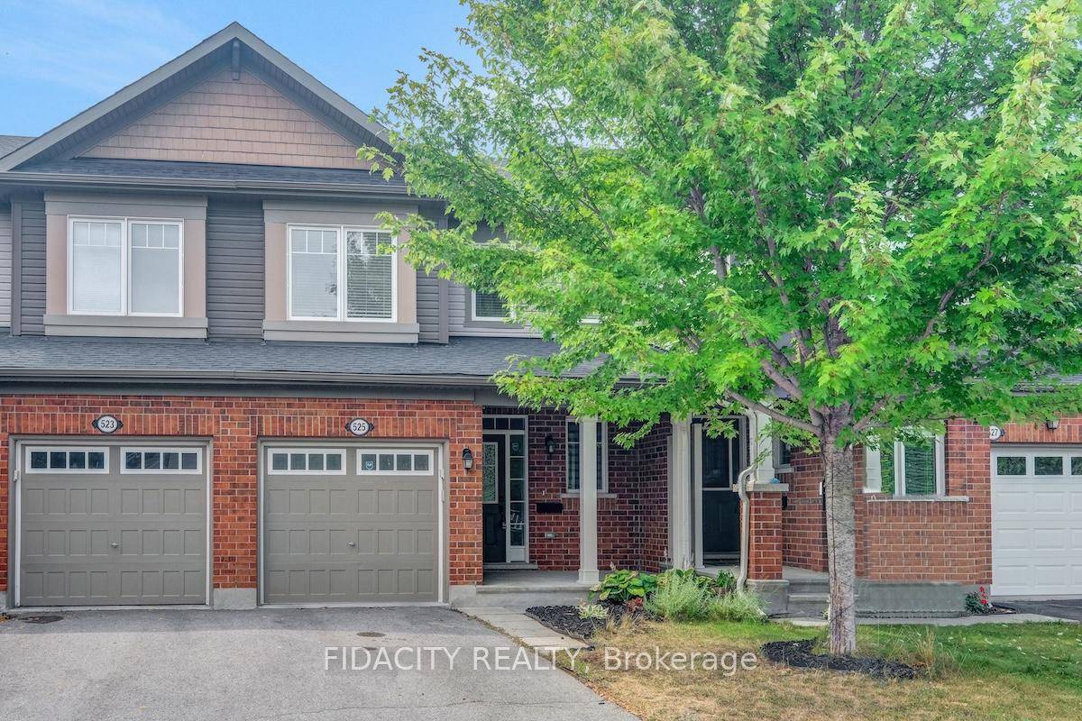 Welcome to this beautifully maintained 2015 built townhome on Foxlight Circle, ideally located in the vibrant, family friendly community of Bridlewood.