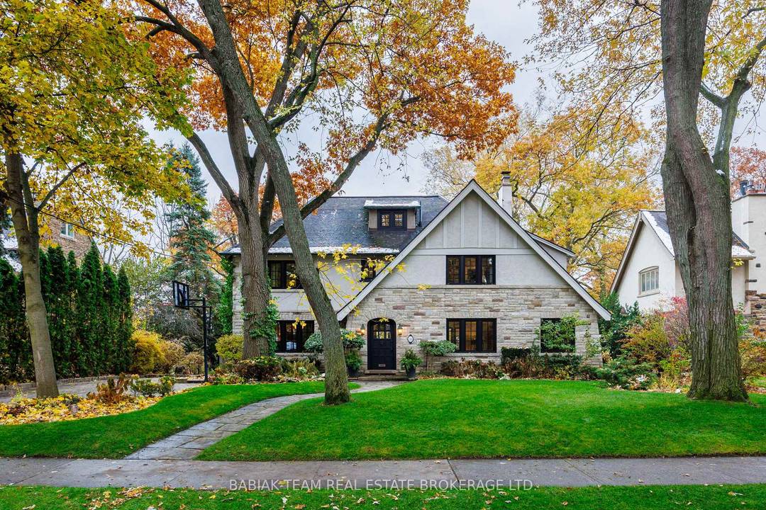 Majestic 6 1 bedroom residence, set on a spectacular 75' x 190' Muskoka like ravine lot in the heart of prestigious Baby Point !