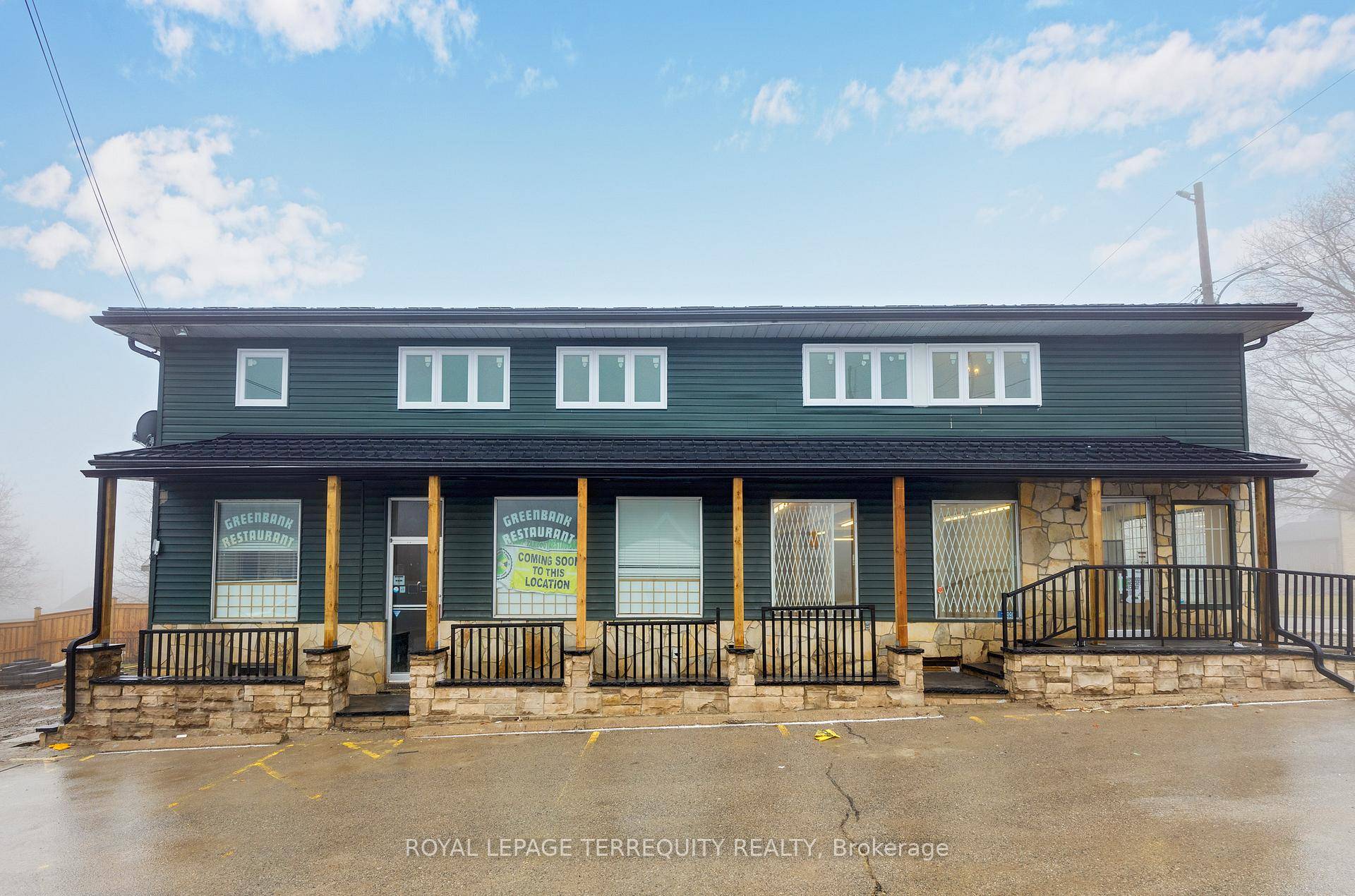 Beautifully Renovated 3 Bedroom, With Open Concept Living And Kitchen.