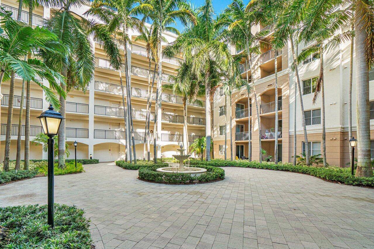 Prime Location 2 bed, 2 bath condo in Renaissance Commons.
