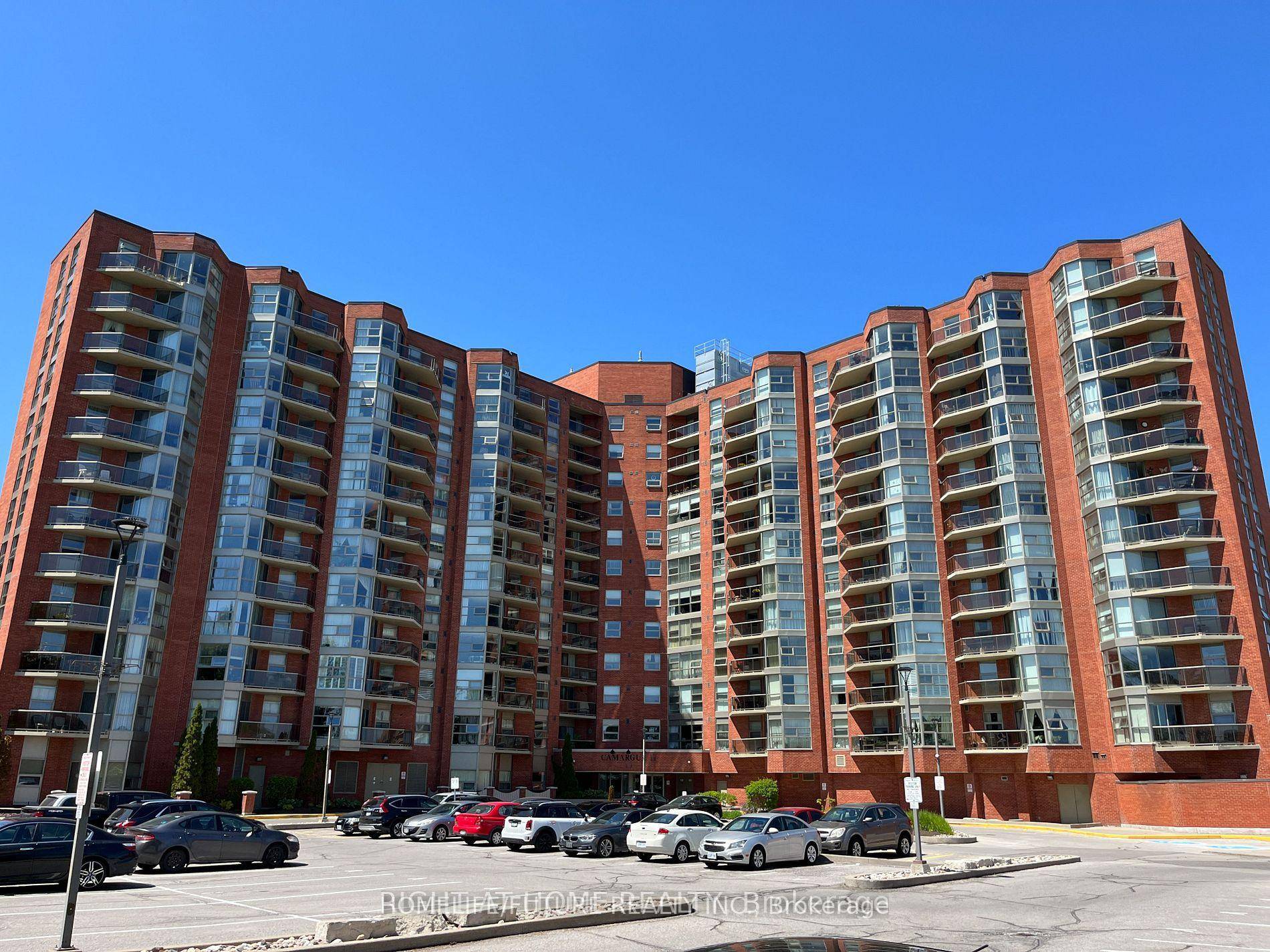 This 2 Bedroom 2 Bathroom Penthouse Offers A Spacious Open Concept With High Ceilings, Stunning Southwest Views, Upgraded Kitchen And Laminate Flooring.