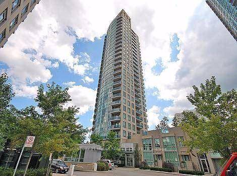 Newly Renovated unit with new appliances Beautiful 1 1 Bedroom Condo On The 8th Floor With A Great Views.