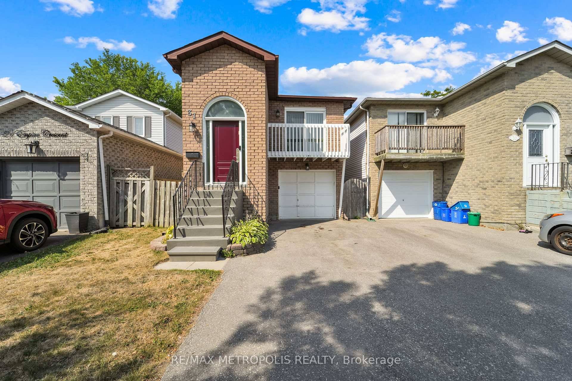 Charming 1 Bedroom Main Floor Unit in Family Friendly Courtice Welcome to this bright and inviting 1 bedroom main floor unit, located in a fantastic family oriented neighbourhood in Courtice, ...