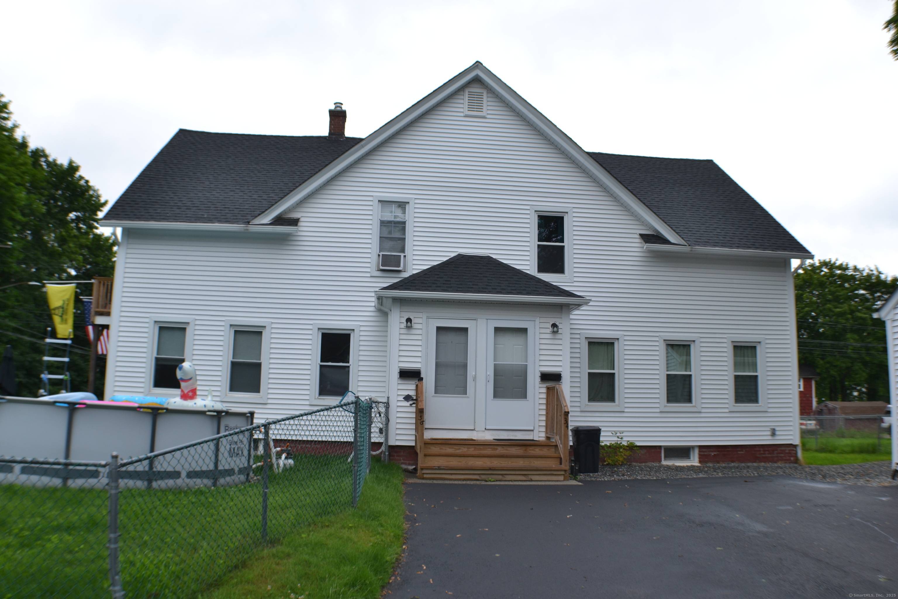 Amazing opportunity to own a 2 unit home offering 3 bedrooms, and 2 baths each side with its own laundry.