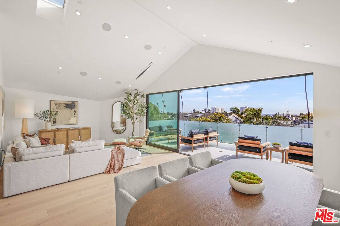 2530 Beverley Ave 4BR Santa Monica La