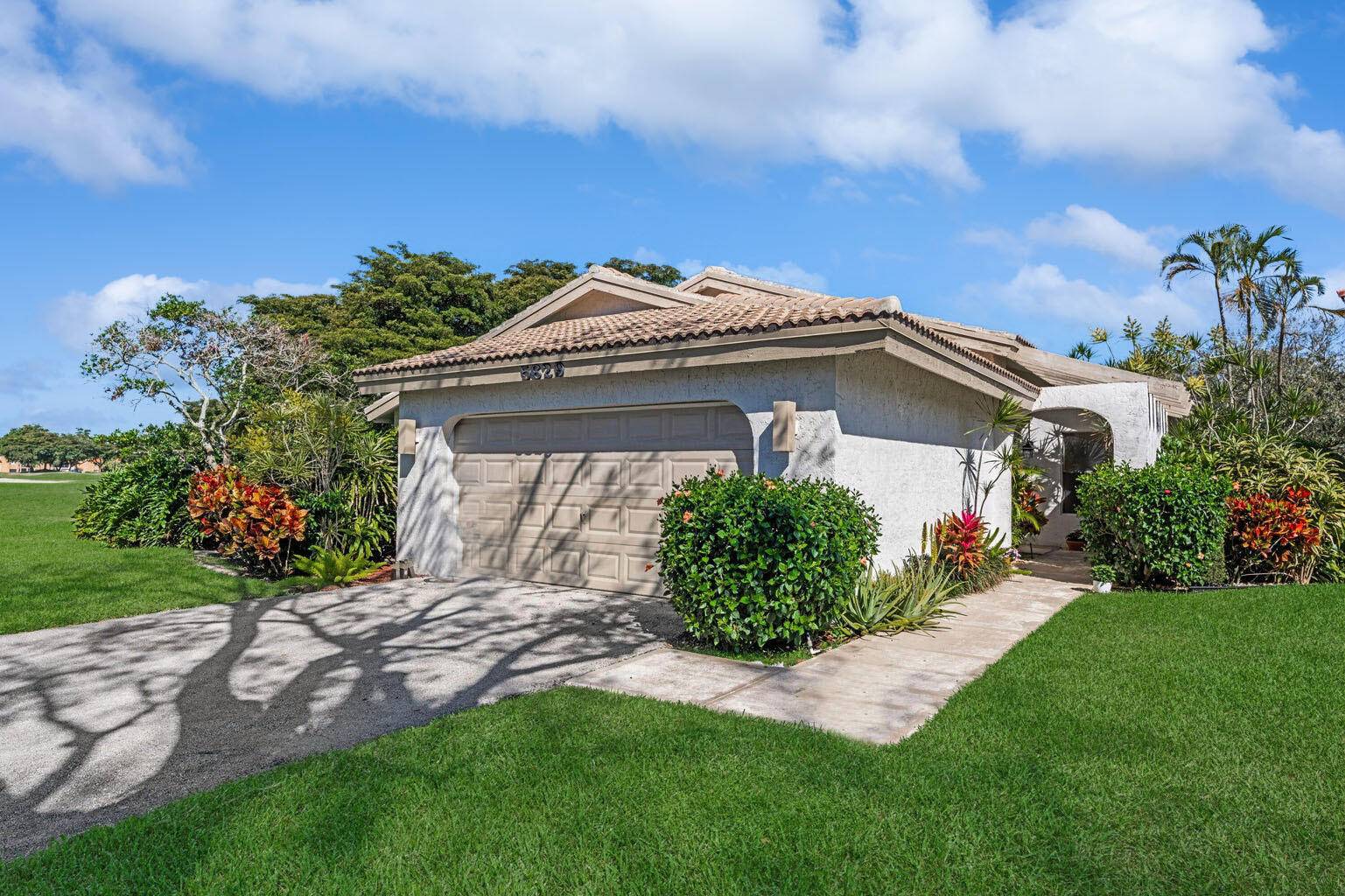 Welcome to this beautifully maintained 2 bedroom, 2.