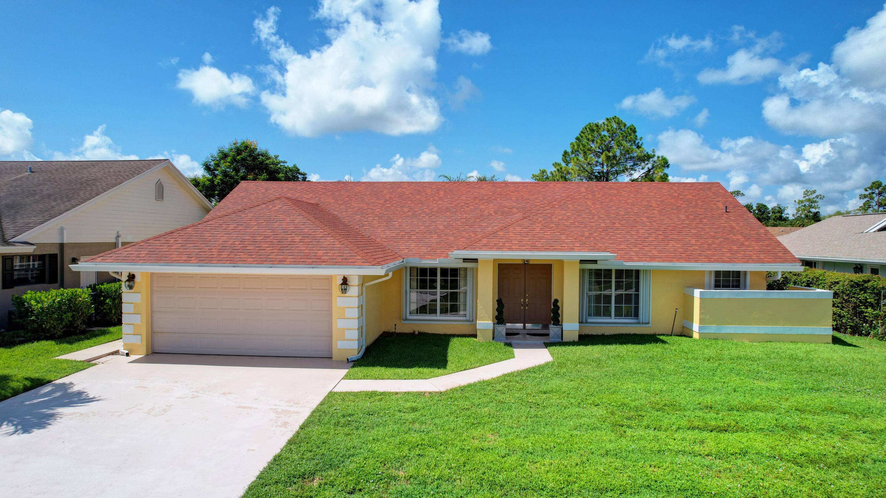 The perfect rental Beautiful 4 2 home in Wellington, located minutes to the Winter Equestrian Polo Grounds.