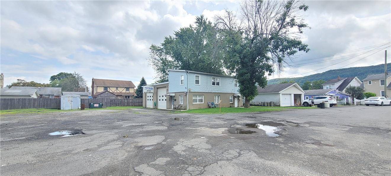 West Haverstraw ! Attention electricians, plumbers, party planners, investors, and business owners that need storage, Great opportunity to own this mixed use building with a 3 room apartment upstairs tenant ...