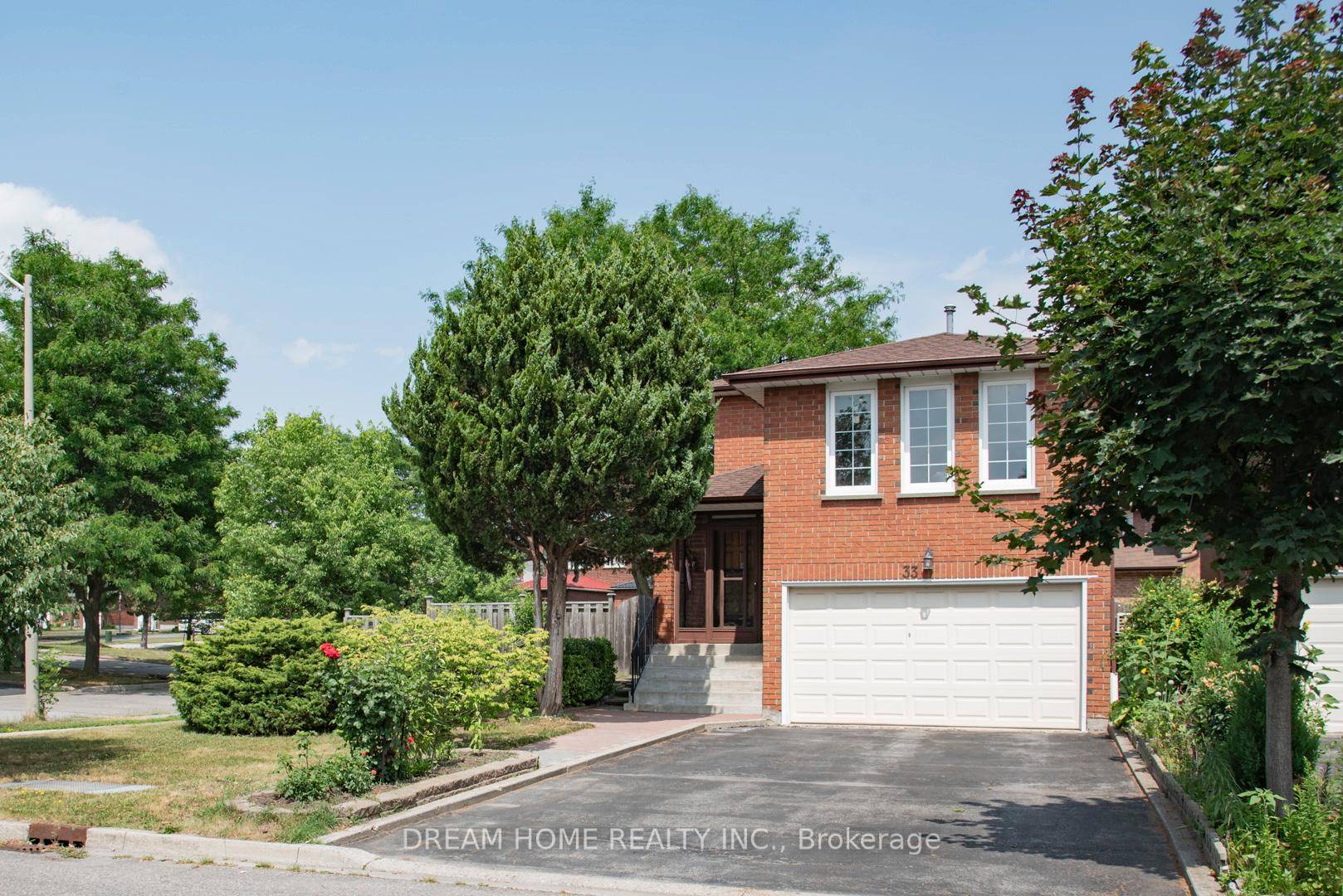 Nestled in the highly desirable Agincourt North community, this stunning detached home offers the perfect blend of Premium, comfort, and convenience.