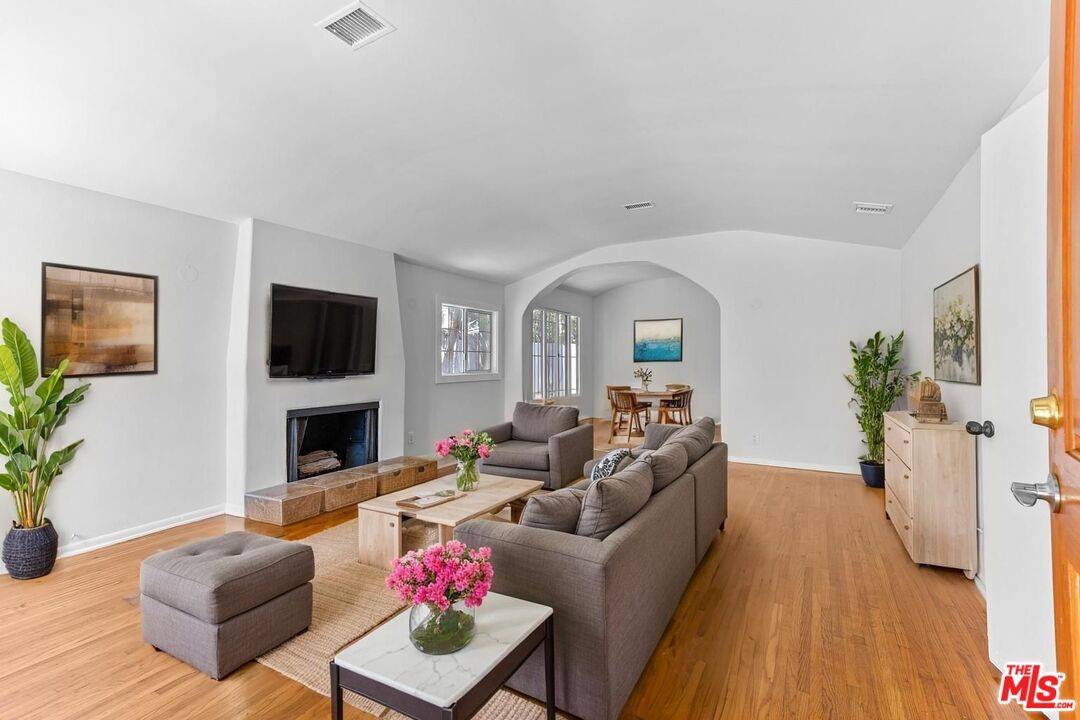 2148   Veteran Ave 3BR La