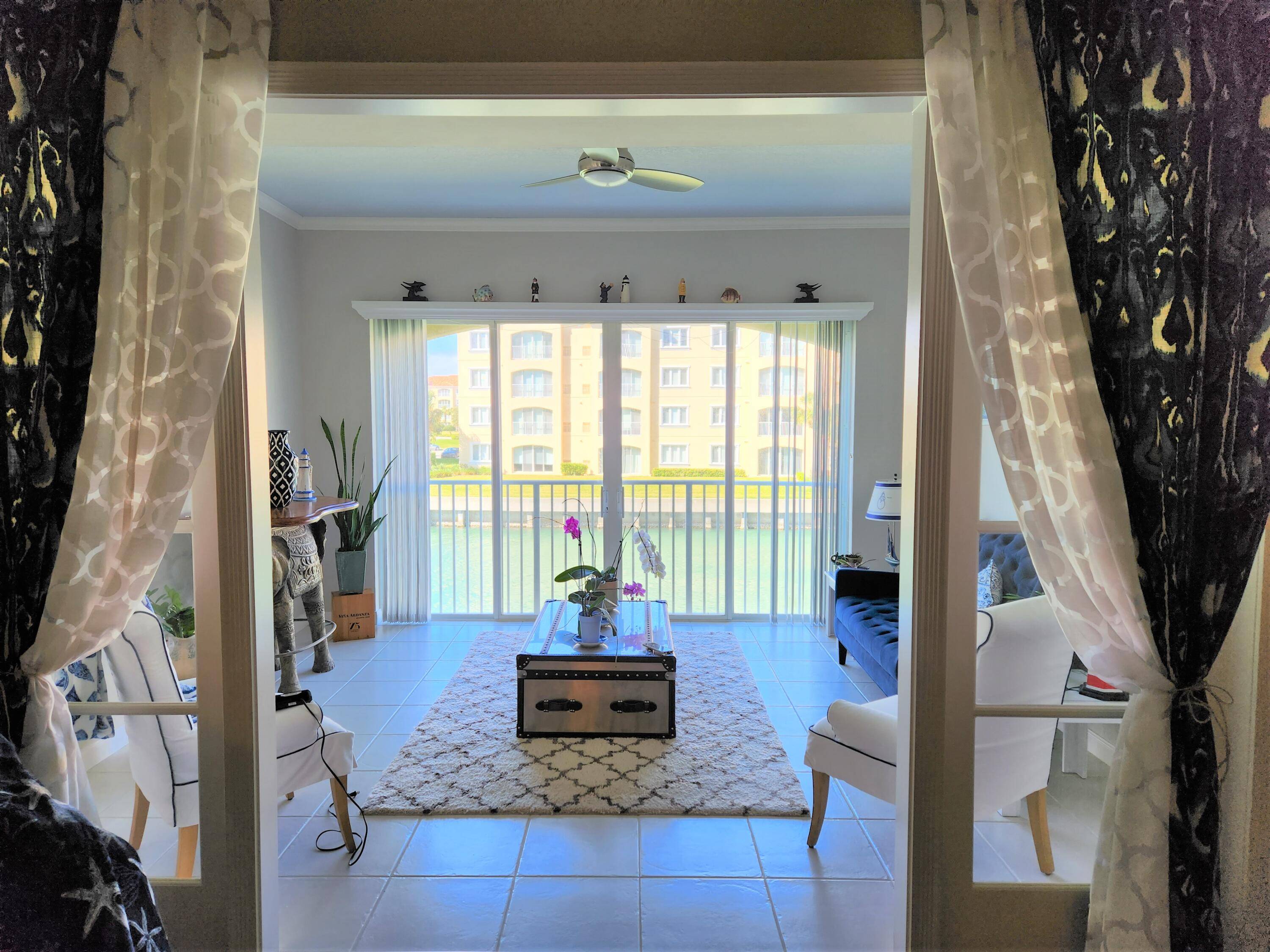 SEASONAL RENTAL Welcome to your exotic 2nd floor end unit in Harbour Isle West overlooking the marina canal !