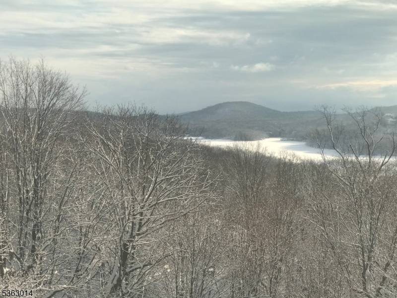 Within the gates of the Smoke Rise gated community in the fabulous town of Kinnelon rests this fabulous brick ranch offering over an acre of park like level property with ...