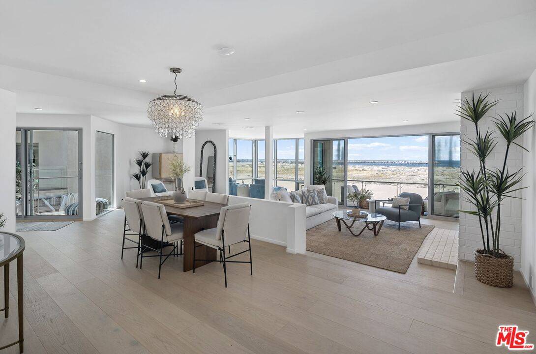 5205   Ocean Front Walk 2BR Marina Del Rey La
