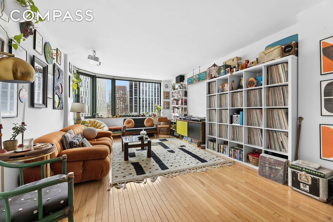 Gorgeous large 1 bedroom home with washer and dryer, in the heart of Tribeca.