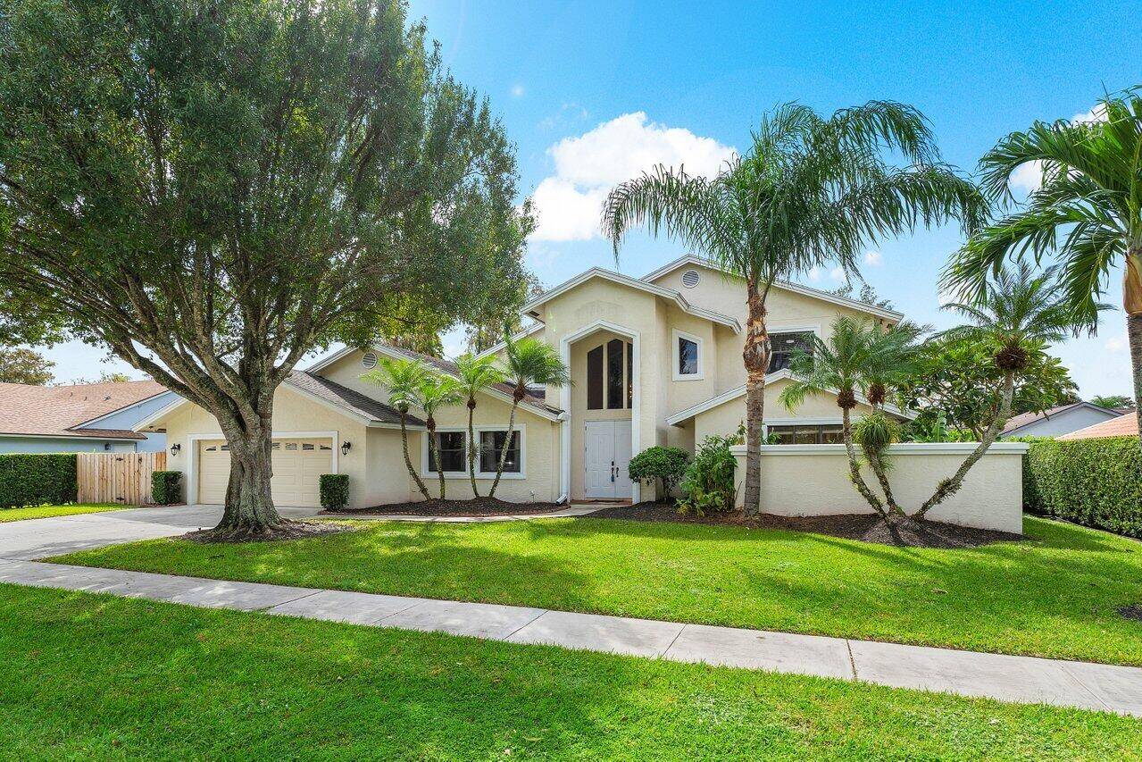 Stunning 5 Bedroom 4 bath Home with Pool in Wellington, FL.