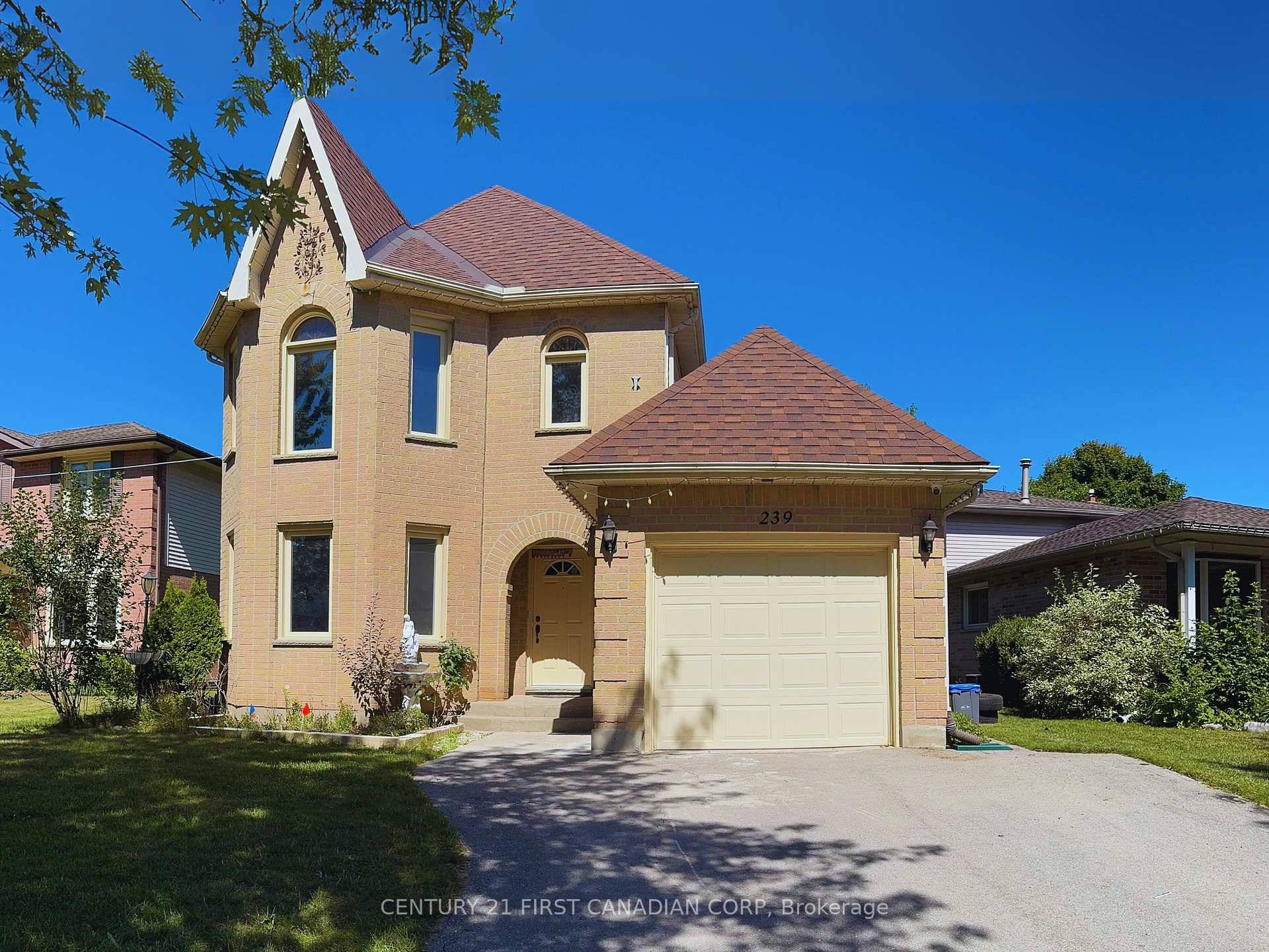 Welcome to this stunning 2 storey home located on a quiet cul de sac in Southeast London, with quick access to Highway 401 and all major amenities.