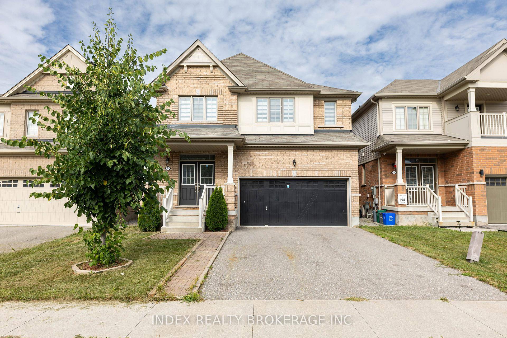 Great Location ! 4 Bedrooms !