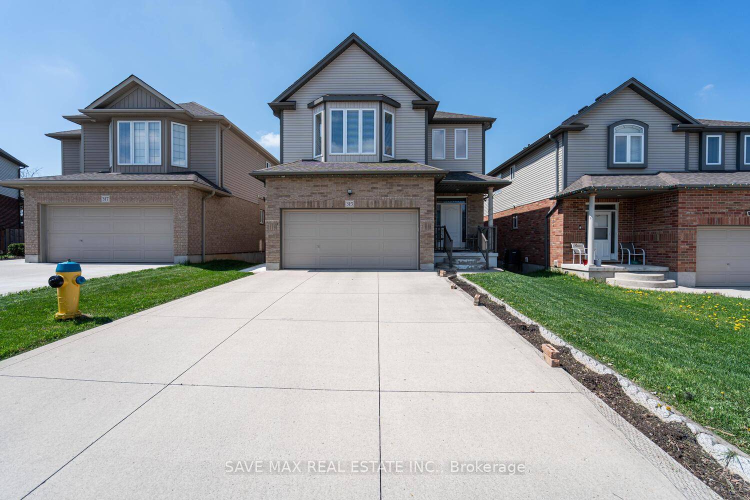 Beautiful 4 Bedroom Detached Home On A Child Friendly Court In Central Waterloo.