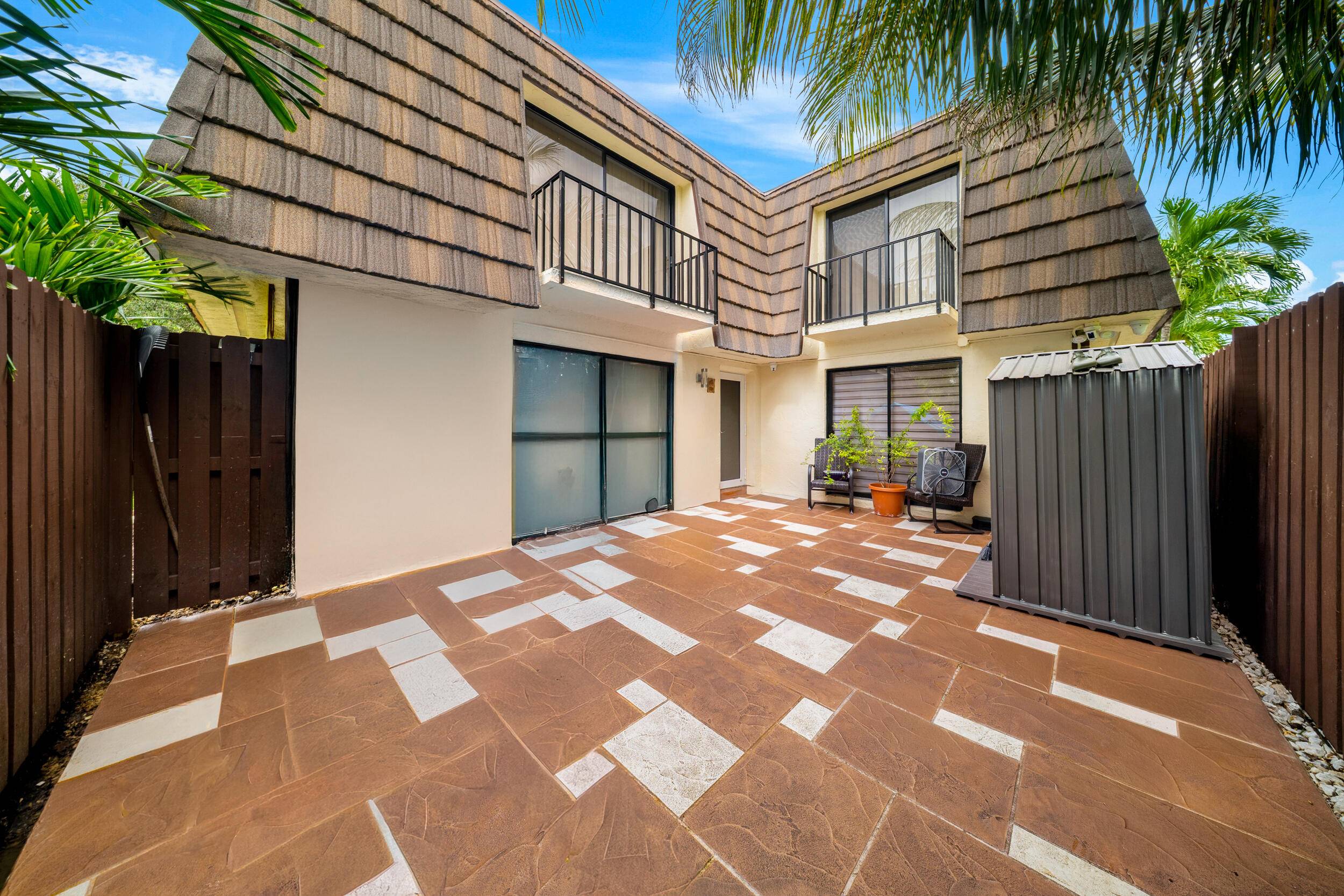 Move in ready 2BR 2BA townhouse in a central, convenient location close to everything shopping, dining, parks, transit, and major commuter routes.