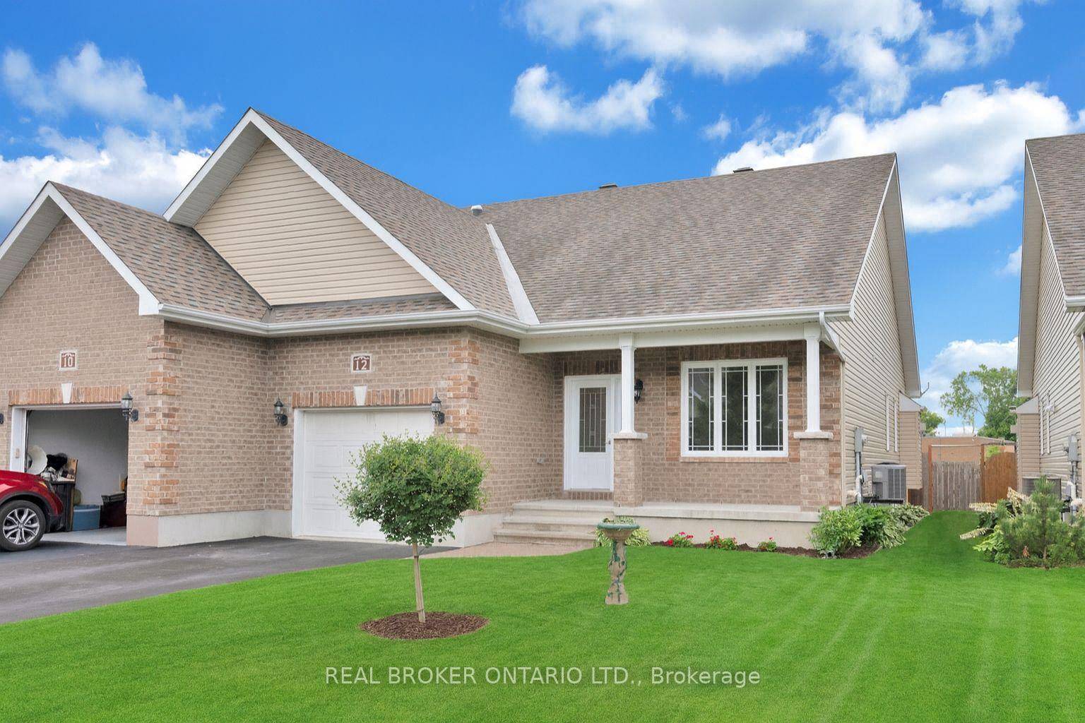 Client RemarksLocated in the sought after subdivision of Olde Towne West, this beautifully maintained bungalow offers an ideal blend of space, style, and convenience.
