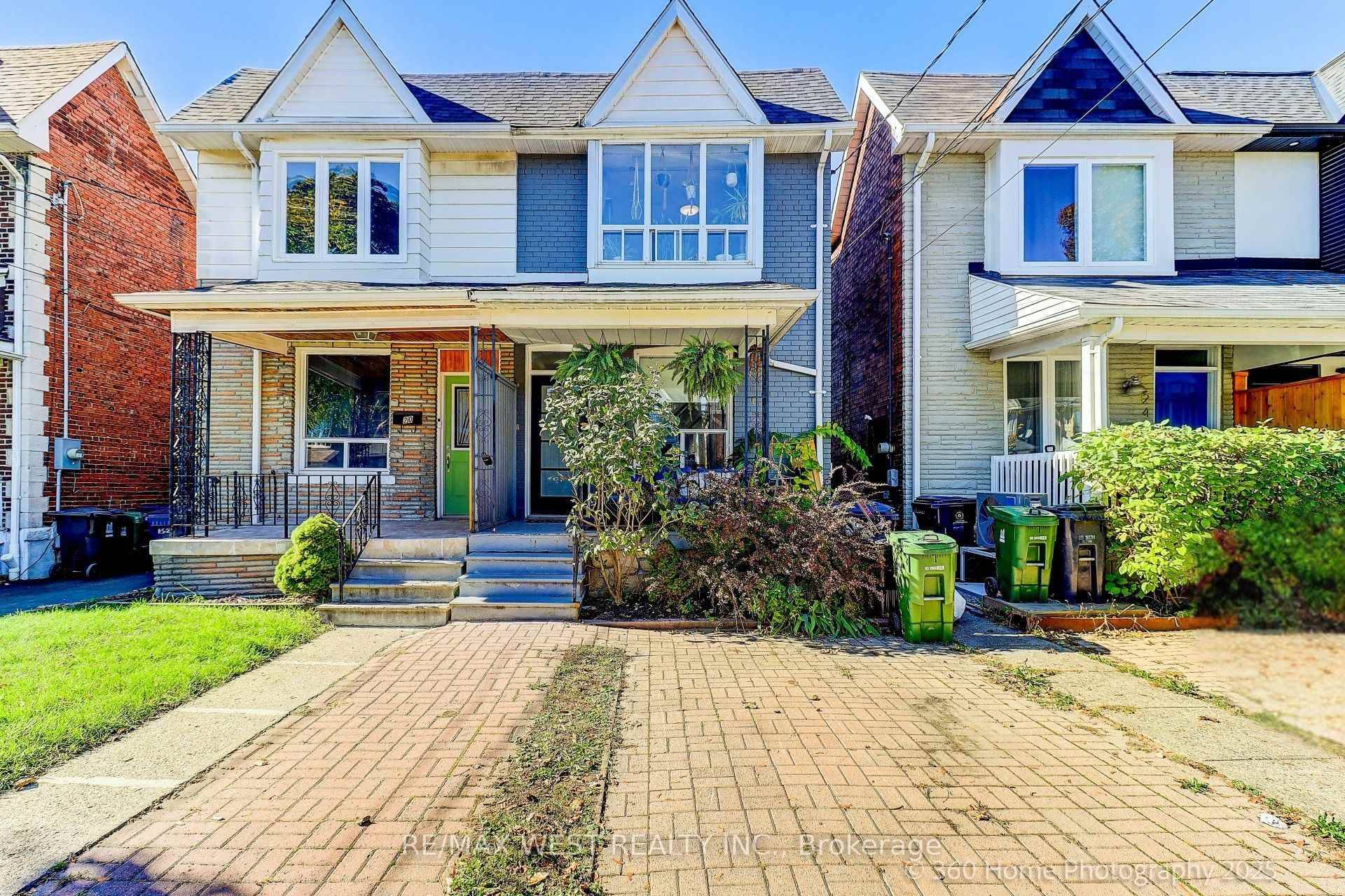 Stylish Semi Detached Tucked away on a peaceful Cul De Sac !