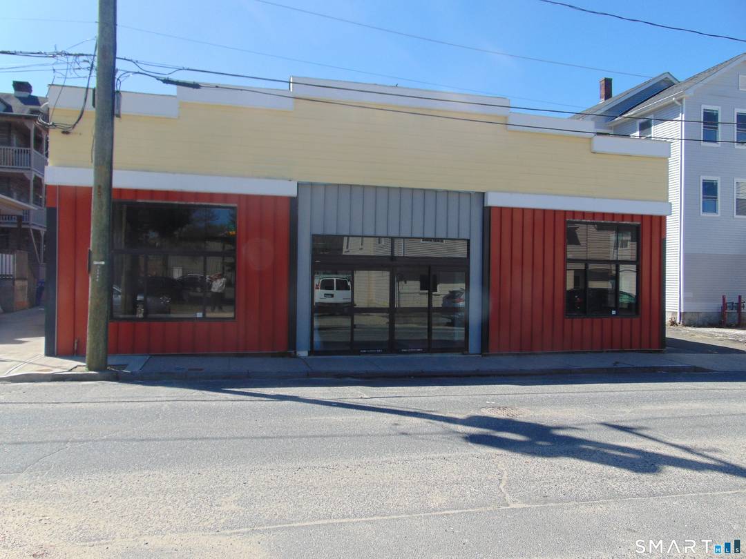 Nearly 7, 000 sq. ft. warehouse, Sub Dividable up to 5 6 Spaces, 3 Front 3 spots would be great little stores, It was last a Glass Shop, Electric is ...