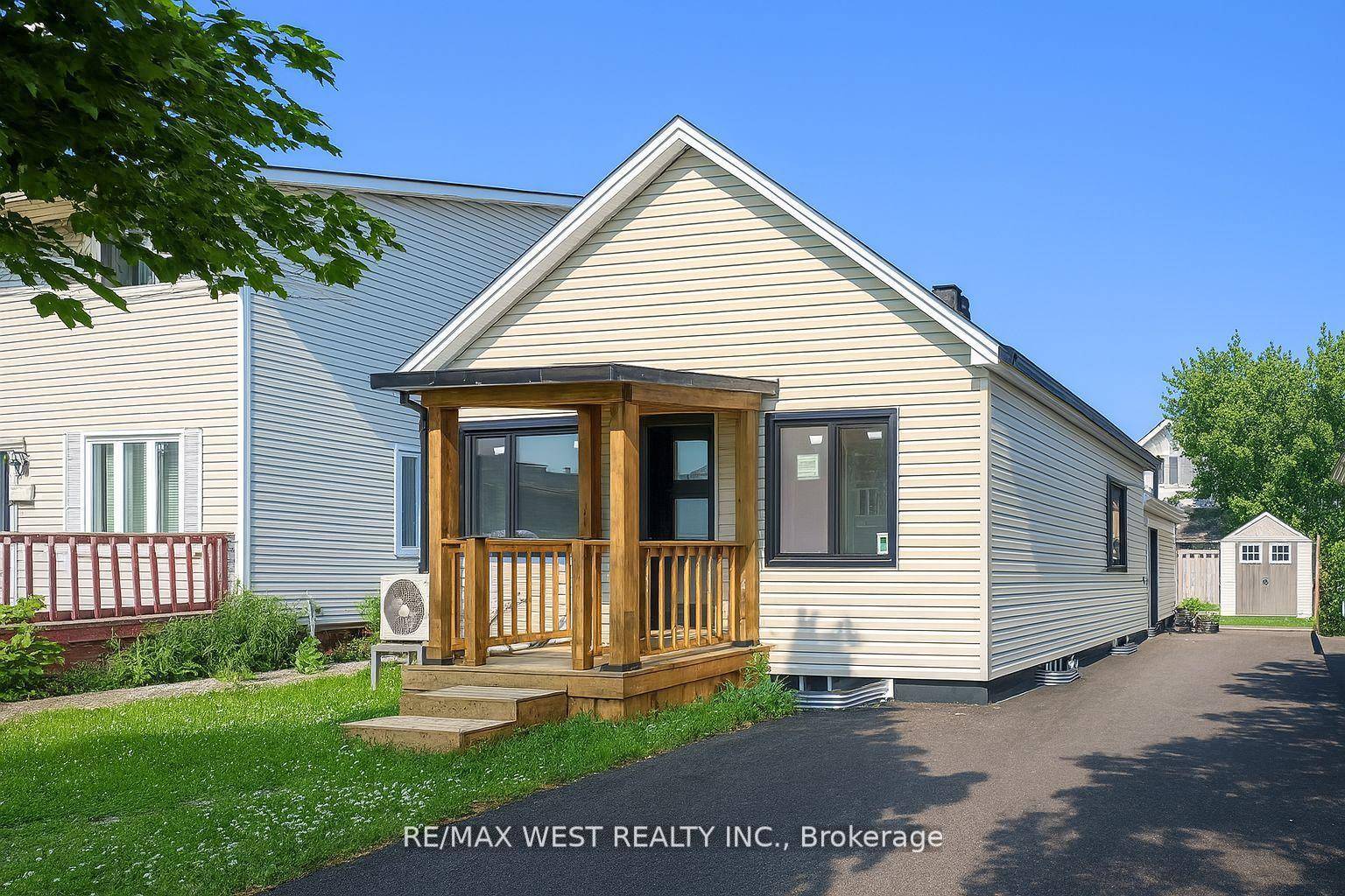 Stunning Fully Renovated 3 1 Bedroom Home in Prime St.