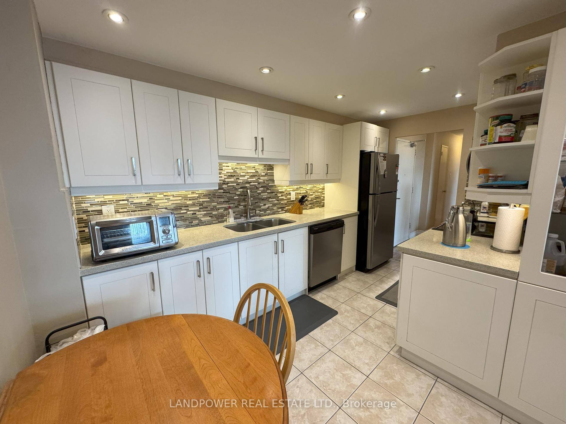 Bright and spacious 1, 135 sqft, 2 1 bedroom unit at Summit Royal Condos, nestled in the Eringate community of Etobicoke.