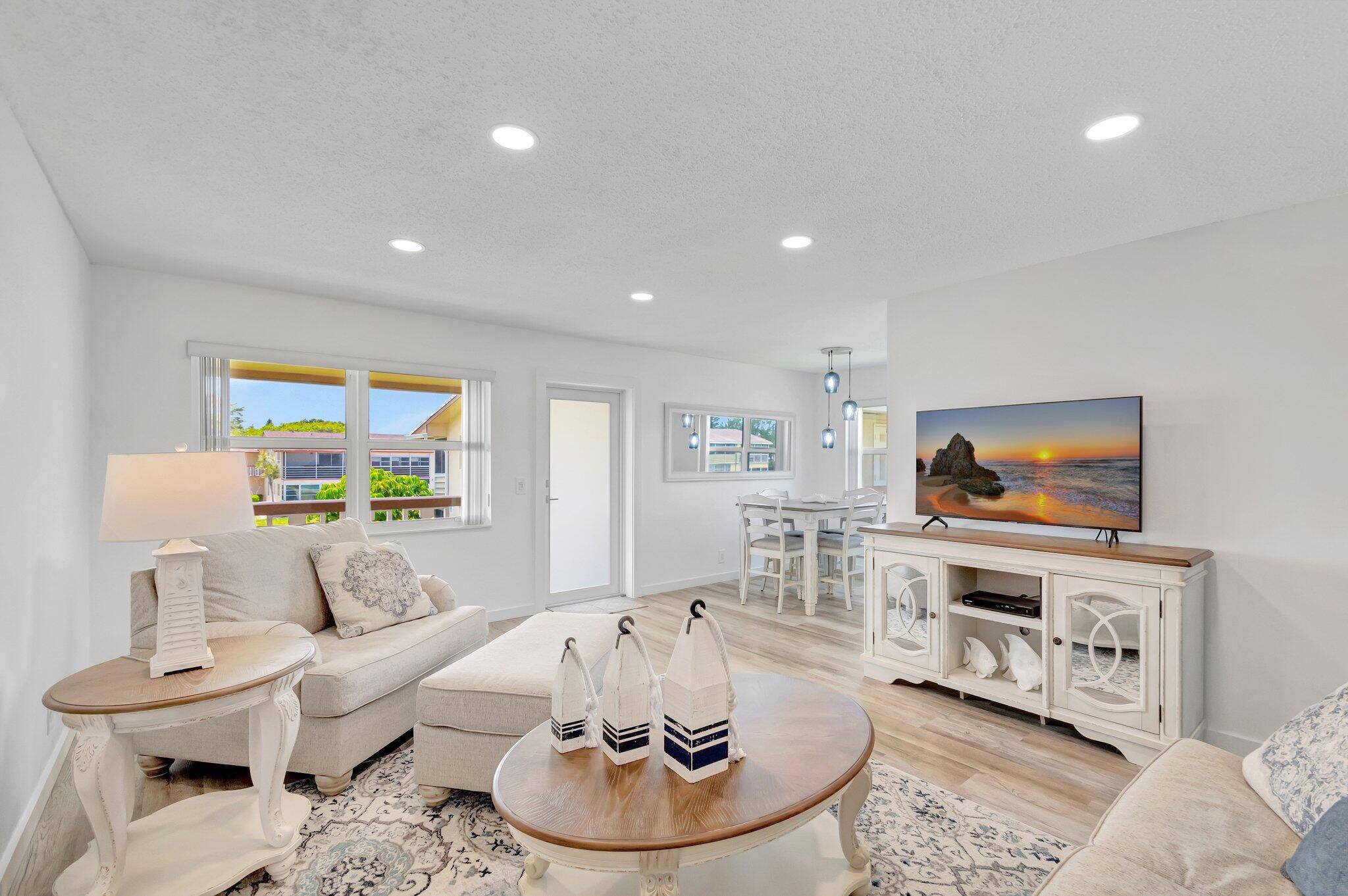 Look no further ! Here is the awesomely updated corner unit you have been waiting for.