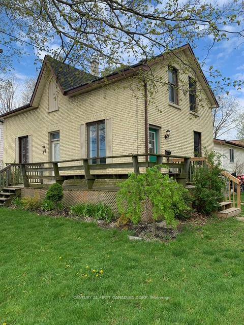 Charming one bedroom, one bath apartment available for rent in a beautifully maintained yellow brick century home, ideally situated in a prime Exeter location.