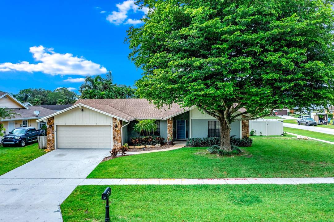 This 4 bedroom 2 bathroom, single family home is now available for rent !