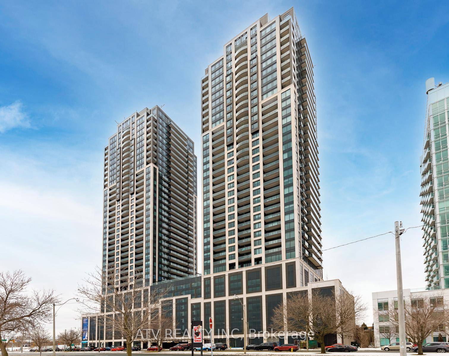 Unobstructed Incomparable Direct Lake View !