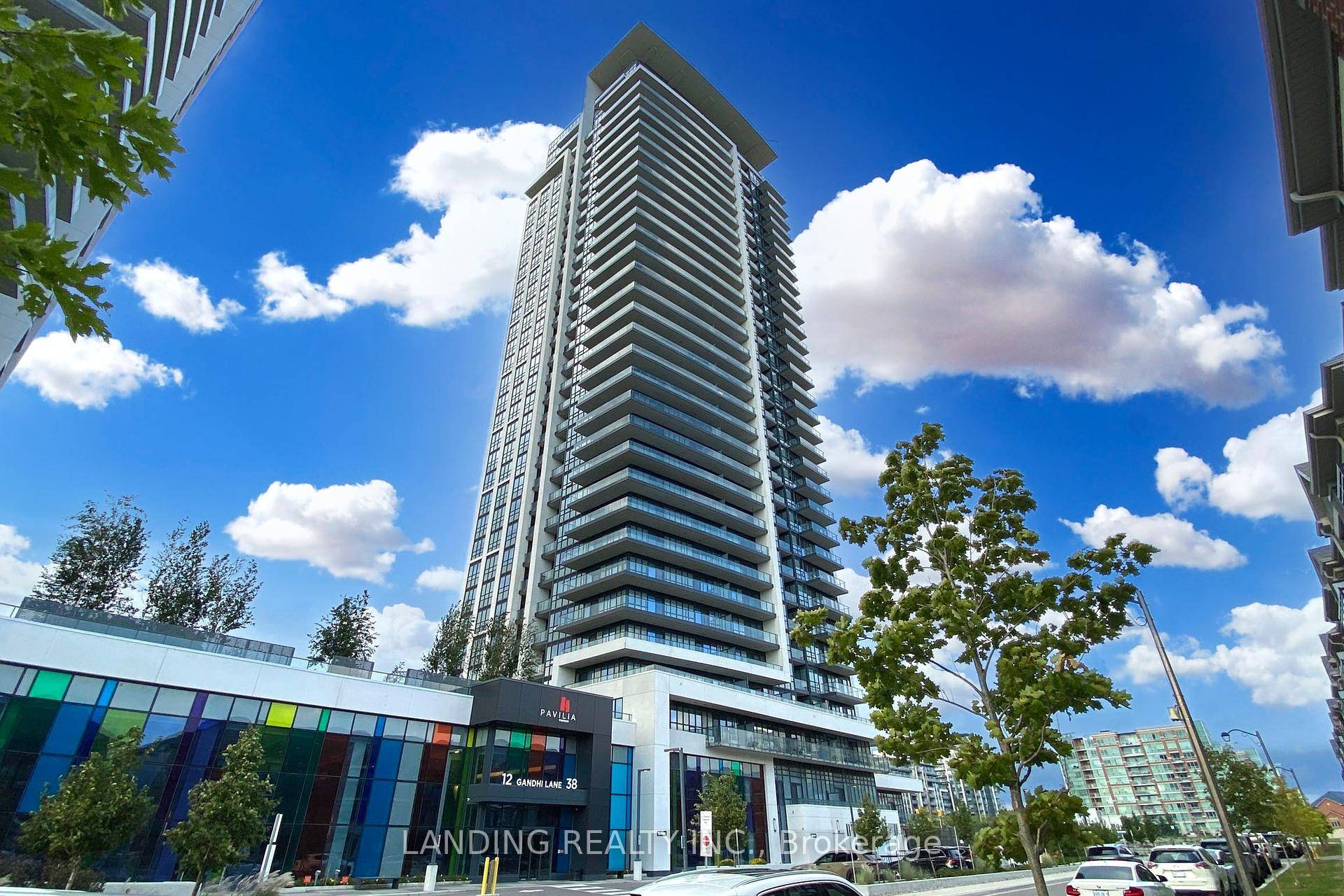Must be see The Best Location in Between Markham and Richmond Hill !