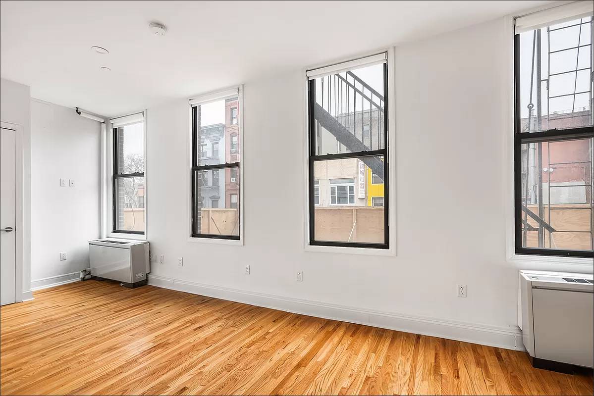 Welcome to 281 Grand Street !