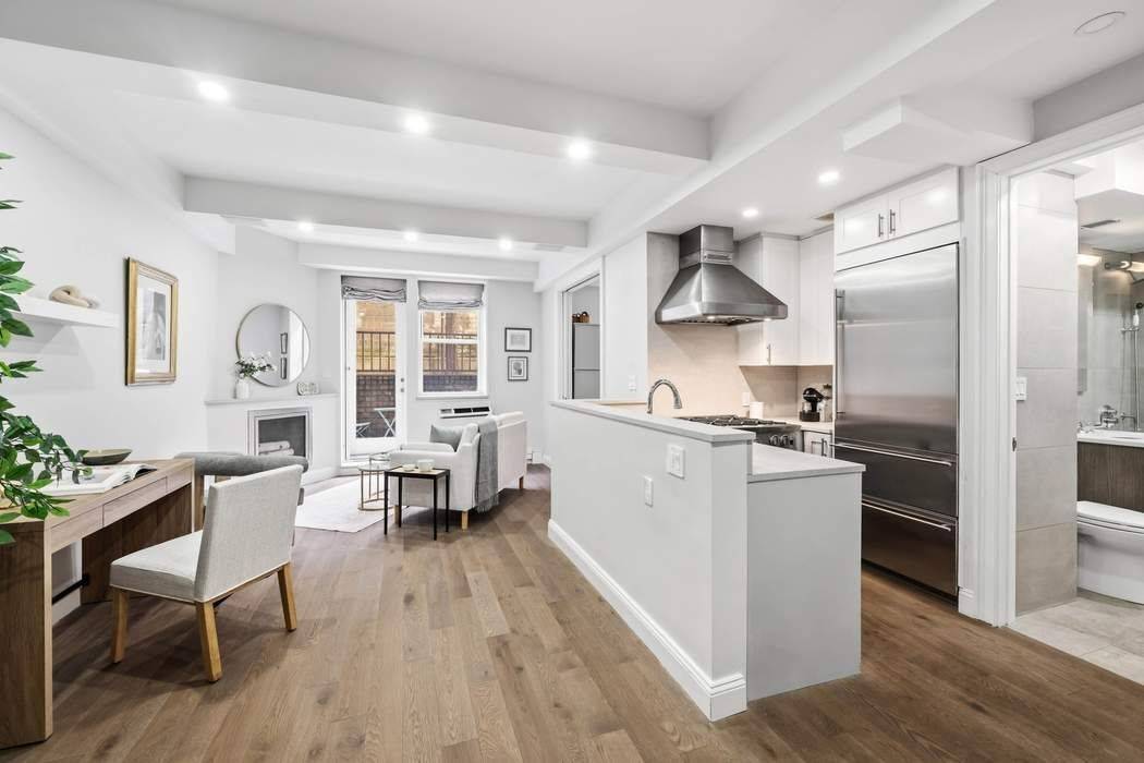 Carnegie Hill Garden Beauty Private garden living in the heart of Carnegie Hill just moments from Central Park and Madison Avenue.