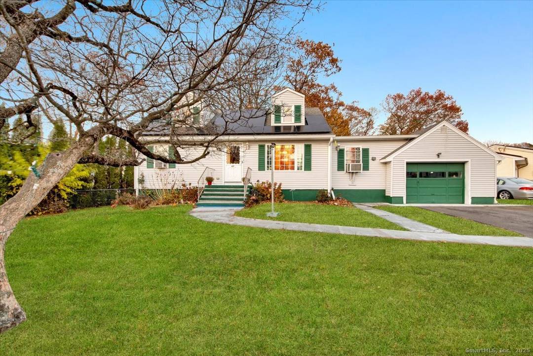 For Sale Beautiful Single Family Home in Bridgeport's Desirable North End !