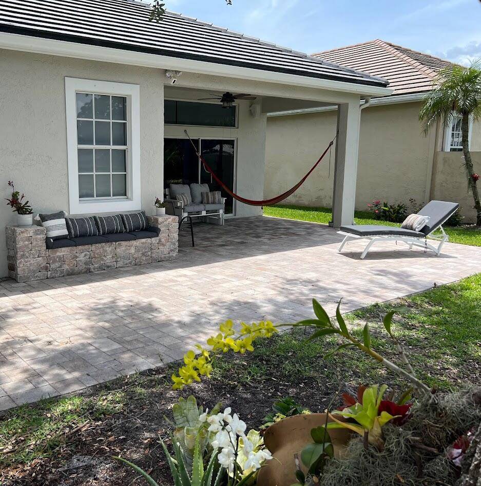 Seasonal Rental Oct 2025 to May 2026 Fully furnished and renovated 3BD 2BA single family home in the heart of Wellington.