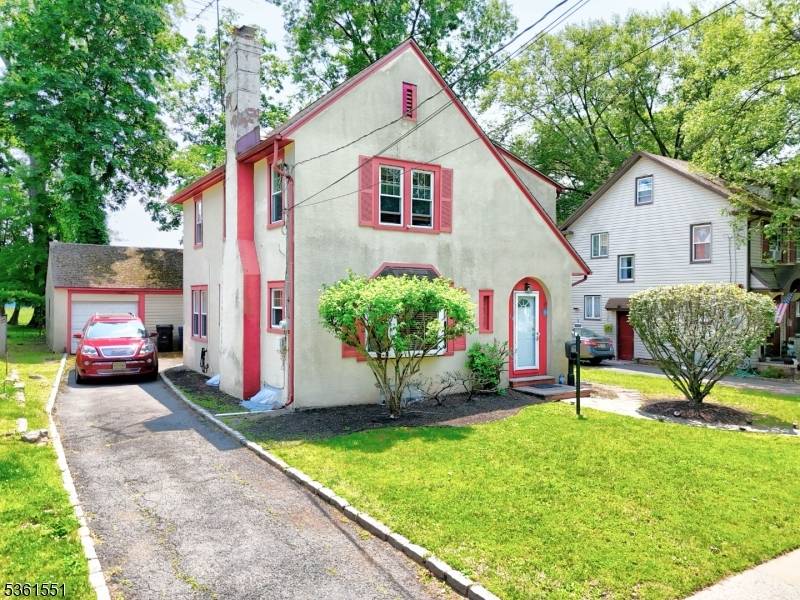 Welcome to 1358 Marlborough Ave in Sleepy Hollow area of Plainfield.