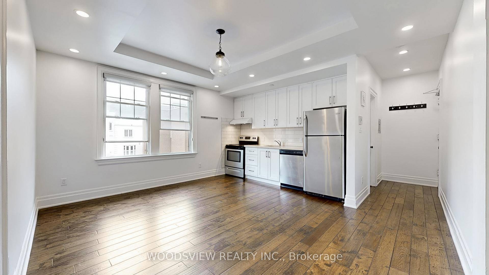 Experience the best of downtown Toronto living in this bright and modern one bedroom apartment, perfectly located in the vibrant C08 North St.