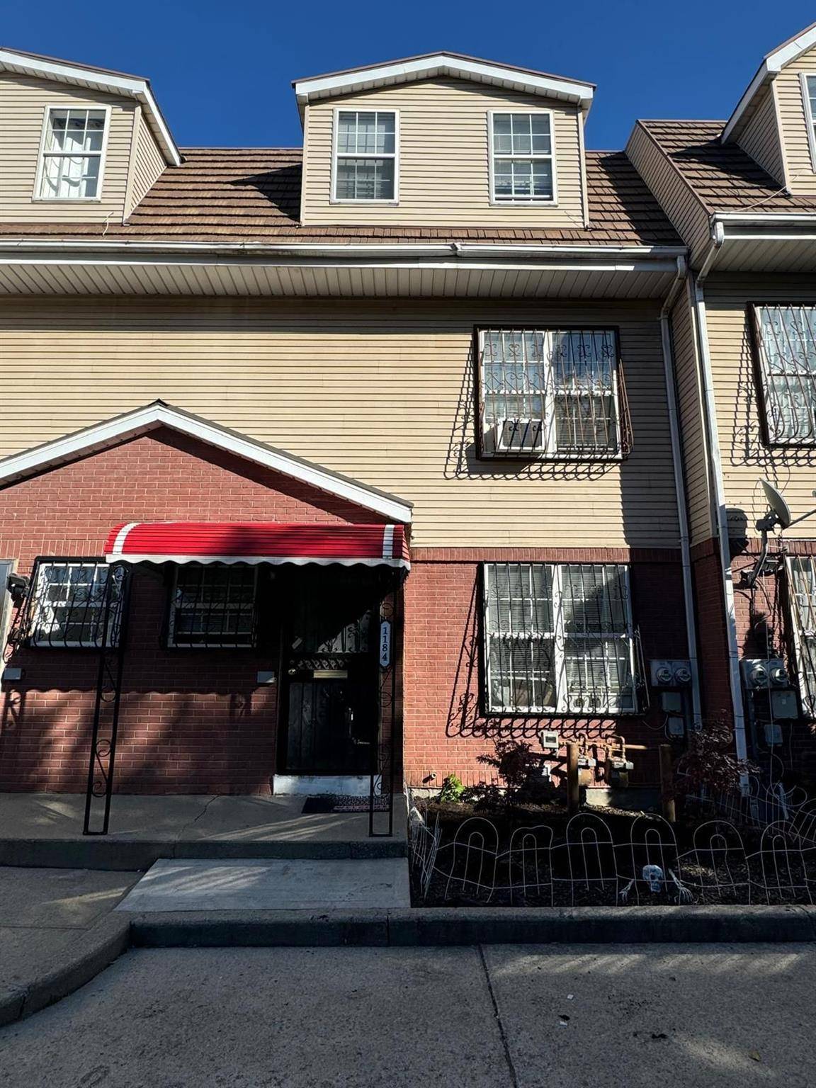 This is a beautiful 2 family attached townhouse in mint condition.