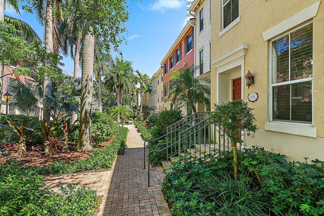 Completely Furnished and Turnkey Urban Oasis in the Heart of Downtown West Palm Beach !
