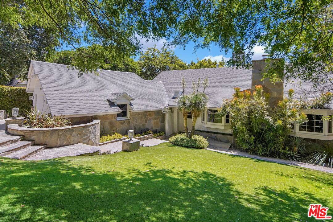 11348   THURSTON CIR Brentwood LA
