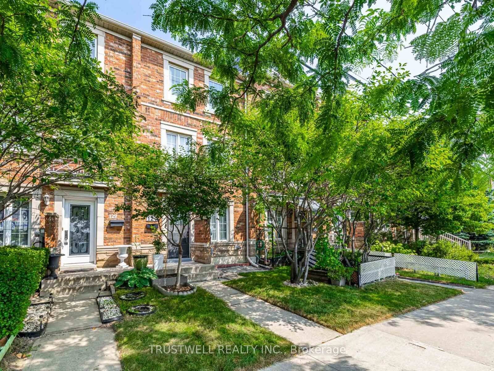 Fantastic Opportunity To Own A Freehold Townhouse In Oakdale Village Of North York.