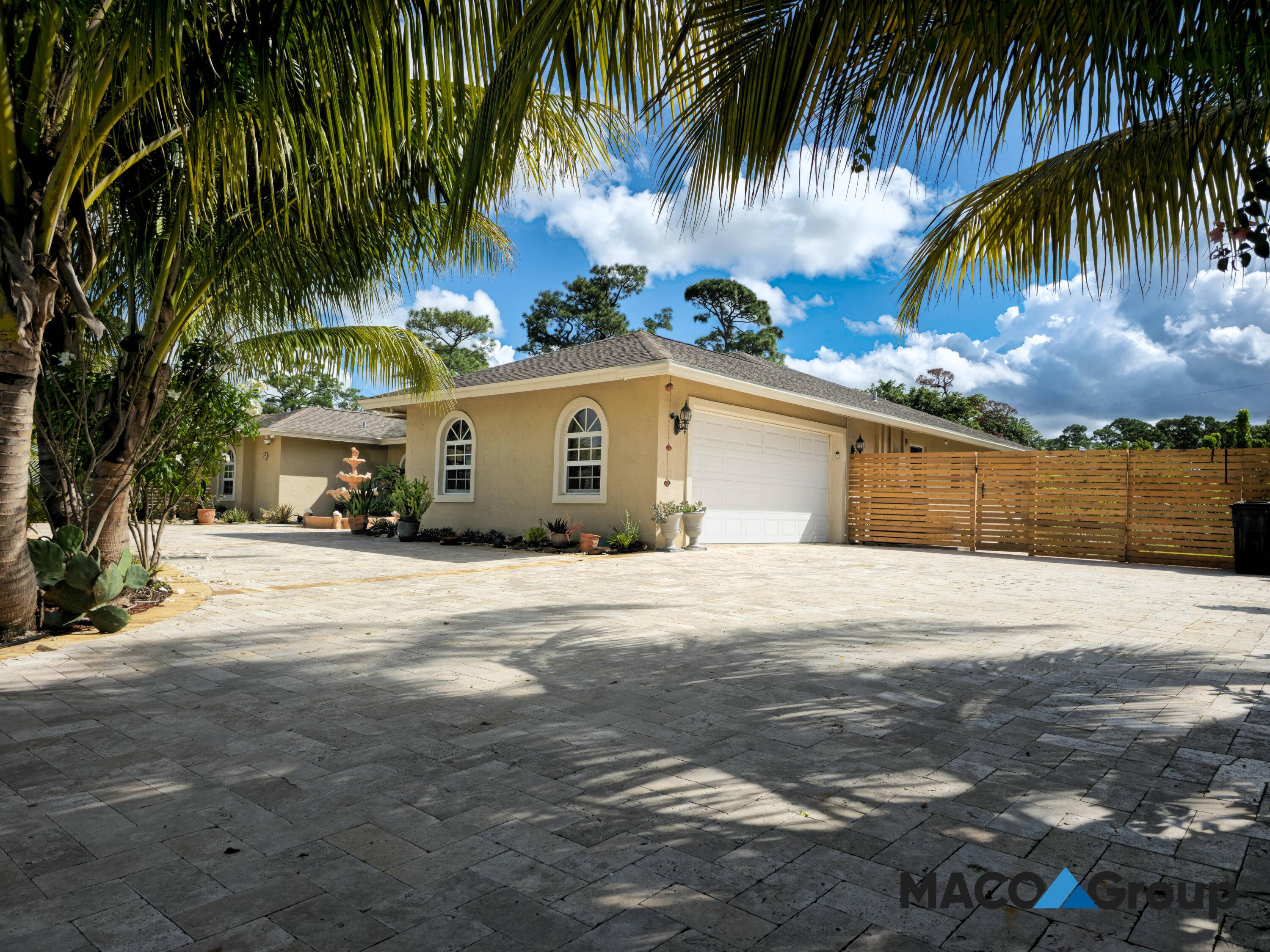 Single Family House in Palm Beach County with Fruit Trees, 4 Bedrooms, 2 Bathrooms, Open Concept, and Huge BackyardThis beautiful single family house is located in Palm Beach County, and ...